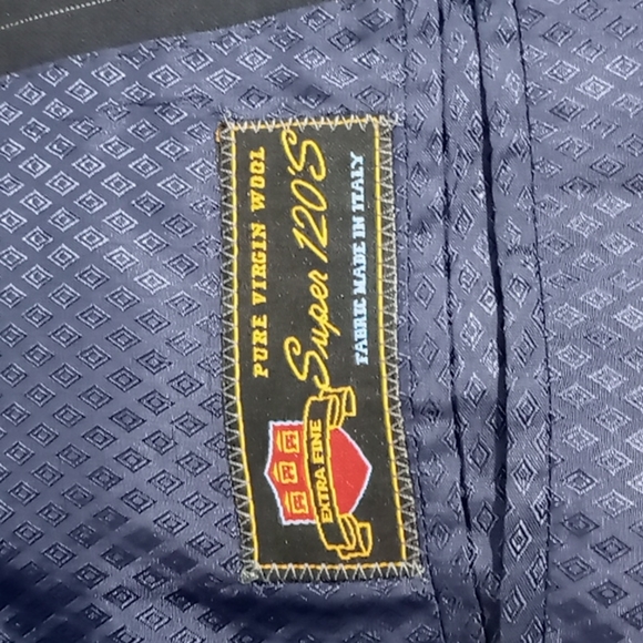 Enzo Tovare Collection Made in Italy Black pin stripped men's suit. - Picture 3 of 12